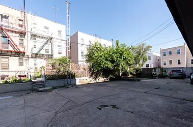 Rented by RealTegrity NY LLC