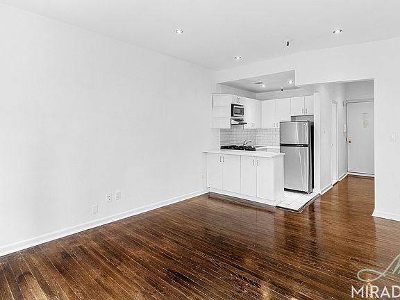 4th image of 1435 York Ave APT 4c