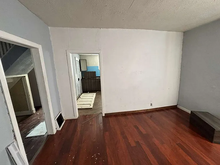 2228 E Brown St — Photo 5