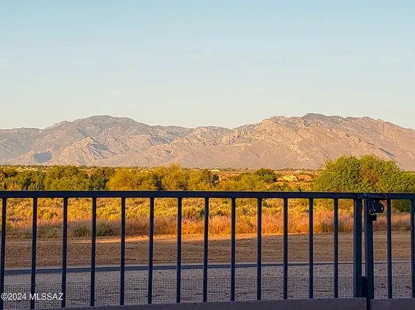 8566 N Sayante Way, Tucson, AZ 85743