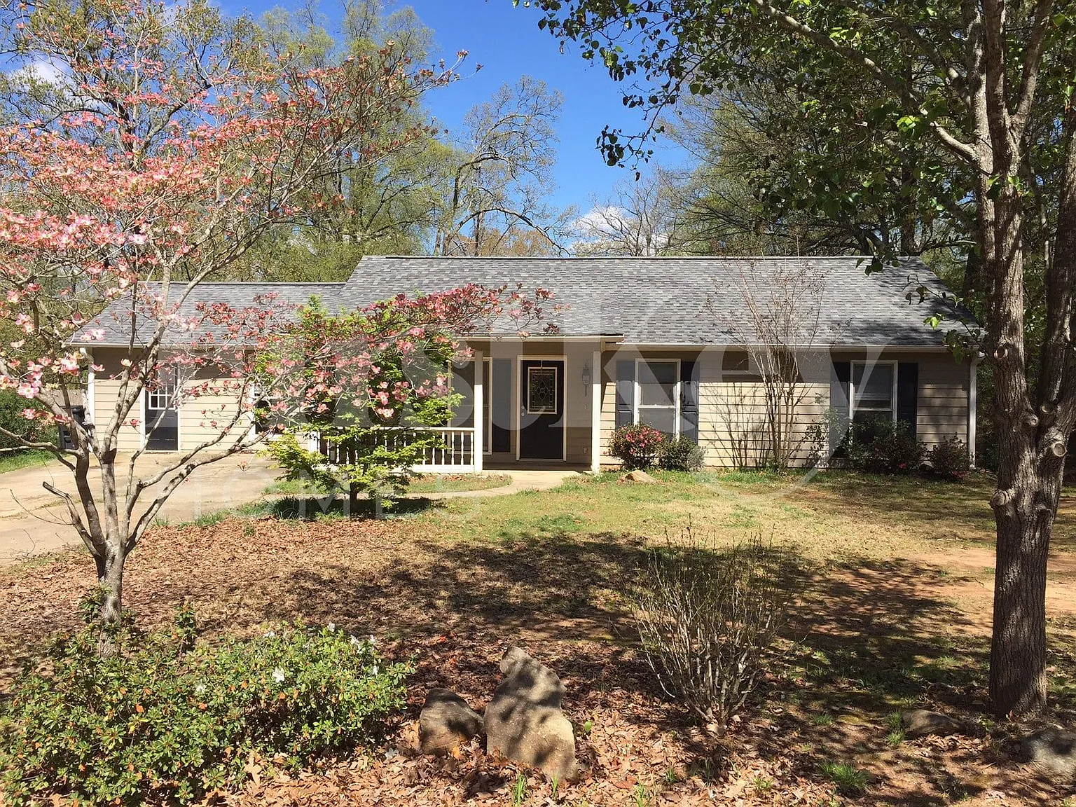 4 bed, 2.0 bath, 2100 sqft, $1,650 — Photo 2