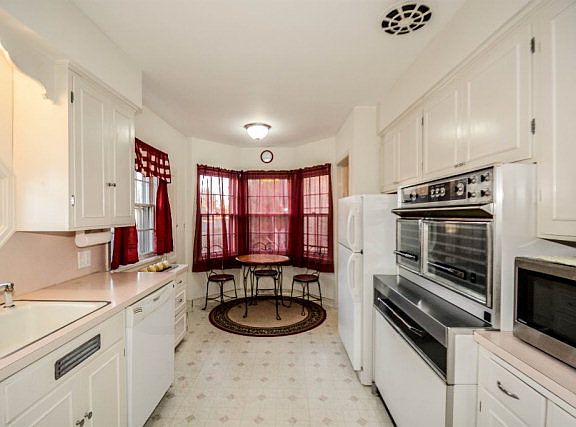 4th image of 552 12th St