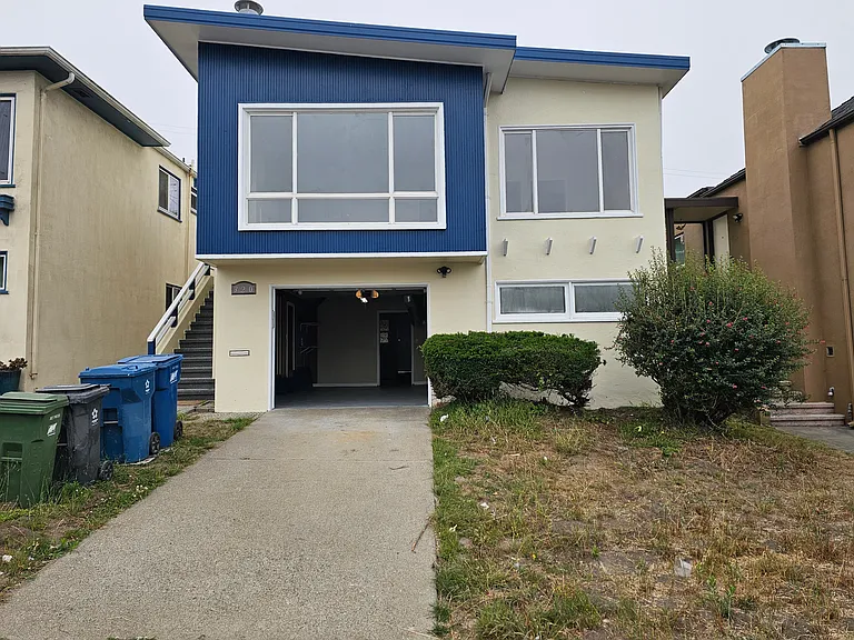 320 Skyline Dr — Photo 1
