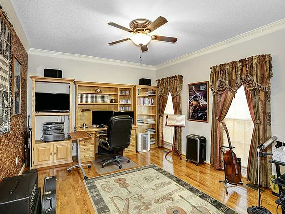 5th image of 104 Kingswood Dr