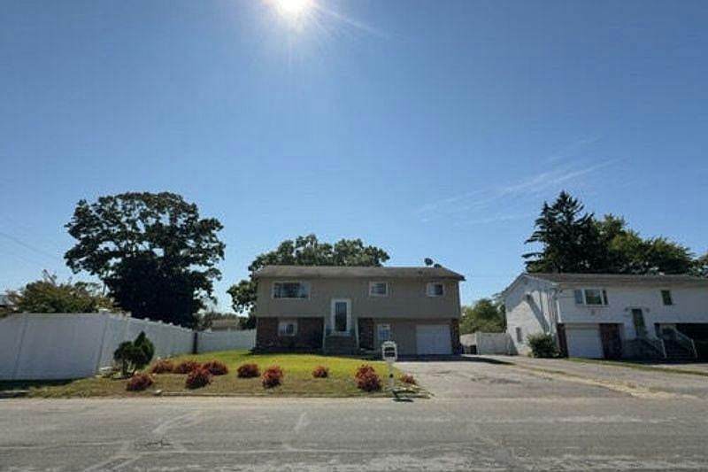 1st image of 602 Commander Ave