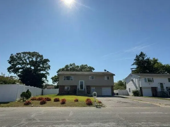 602 Commander Ave, West Babylon, NY 11704