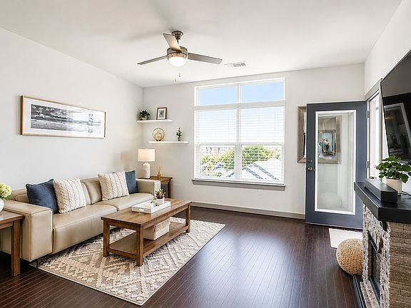 3rd image of 1638 54th Ave N #328