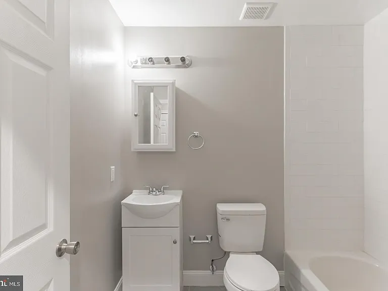 667 N 39th St #1 — Photo 19
