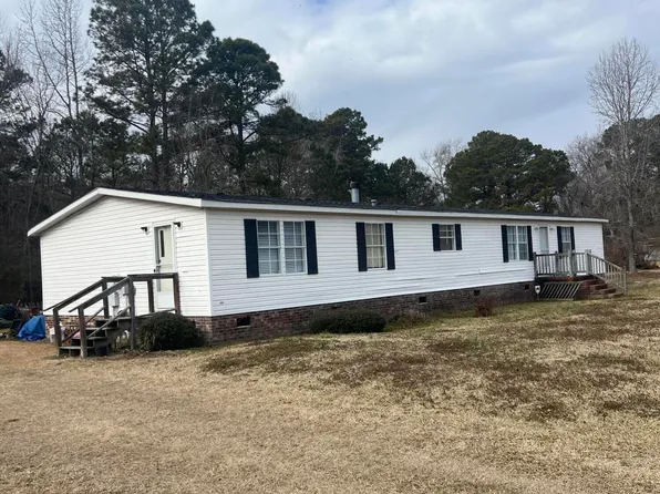 122 Kaeley Ln, Elm City, NC 27822