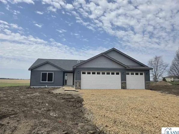 707 Council Ct, Ellendale, MN 56026