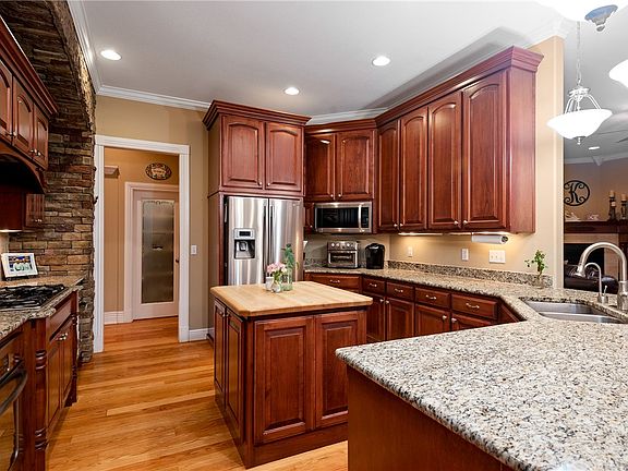 5th image of 3937 Savannah Dr
