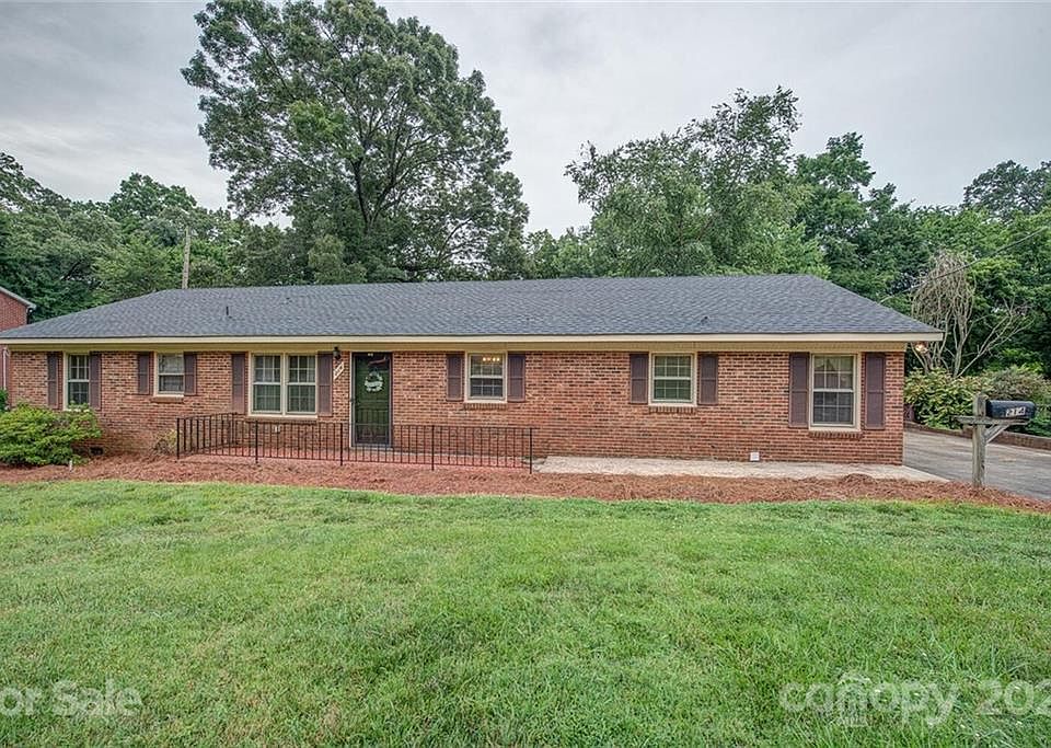 1st image of 214 Dogwood Dr