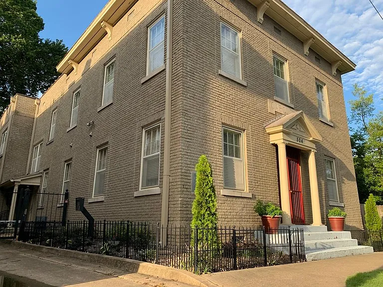 504 E 6th St #202 — Photo 15