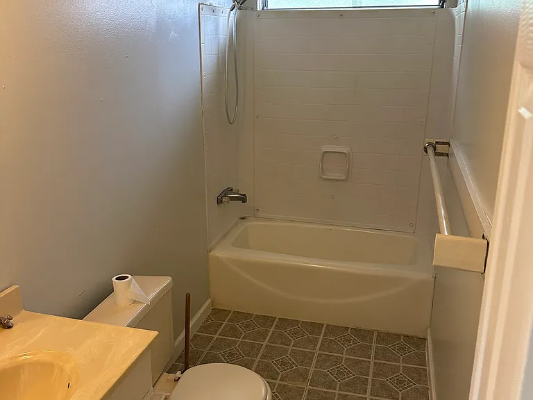 182 Vine St — Photo 11