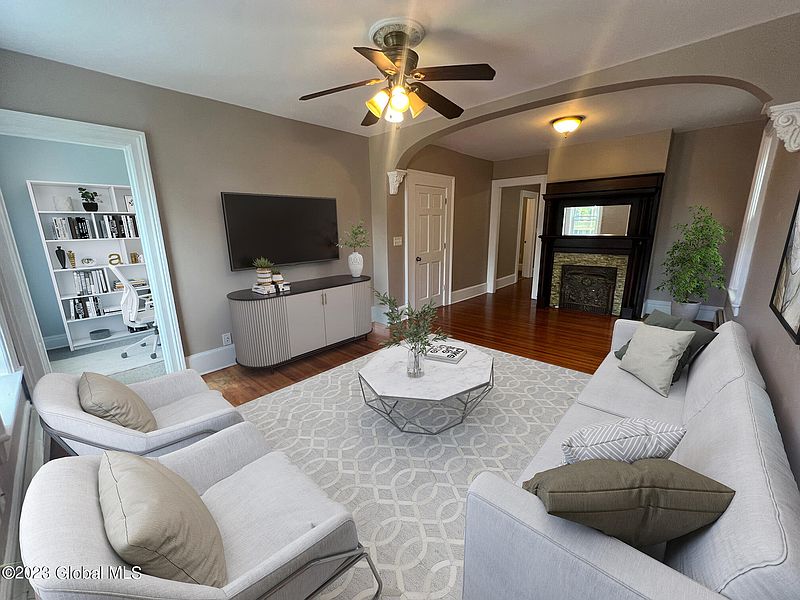 3rd image of 521 PAWLING Avenue