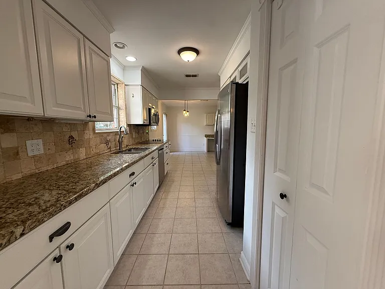 905 Poinciana Dr — Photo 10