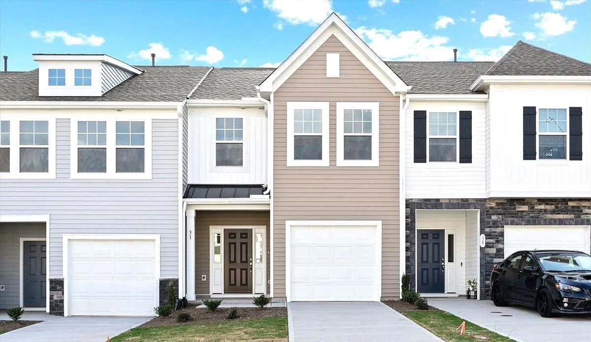 3 Bedroom 2.5 bath & Garage — Photo 1