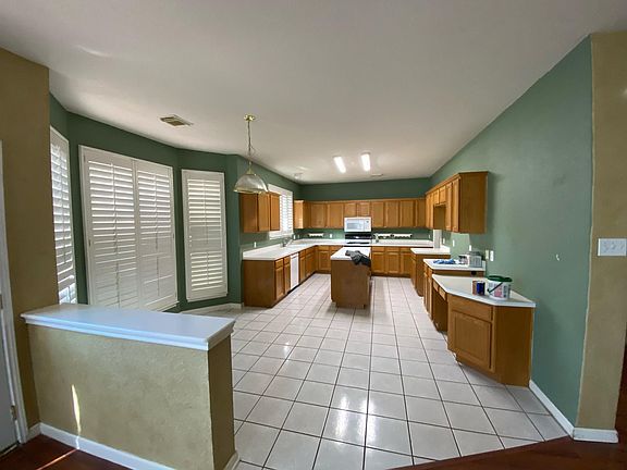 3rd image of 2647 Lakehills St