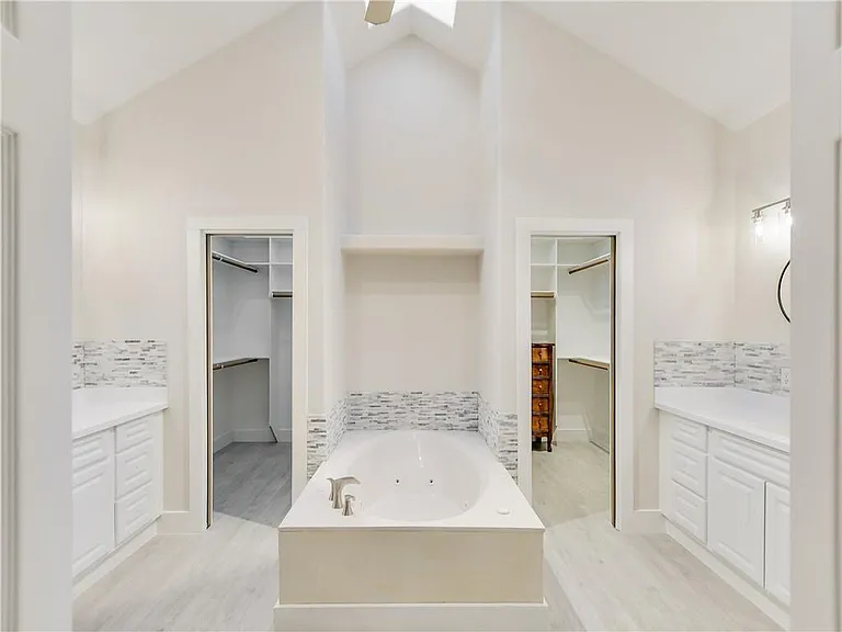 207 Tellus St — Photo 16