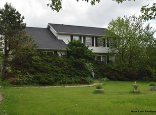 5N955 Denker Rd, St Charles, IL 60175