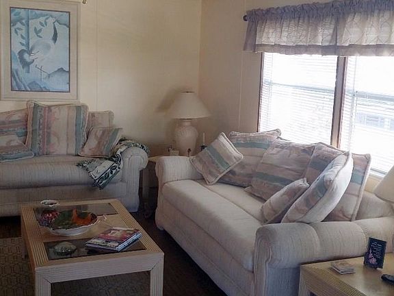 4th image of 575 Tarpon Dr