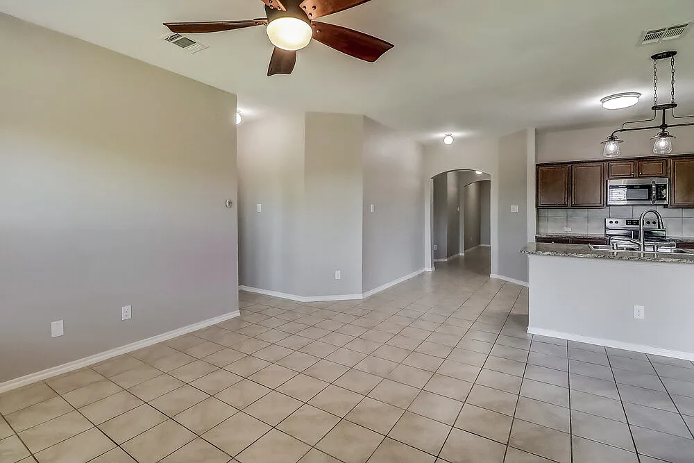 4 bed, 2.0 bath, 1535 sqft, $2,020 — Photo 4