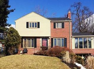 809 Macarthur Dr, Pittsburgh, PA 15228