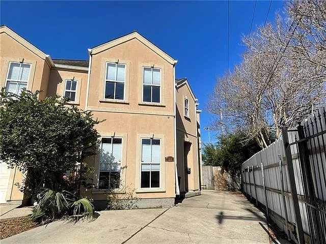 110 Duckhook Dr