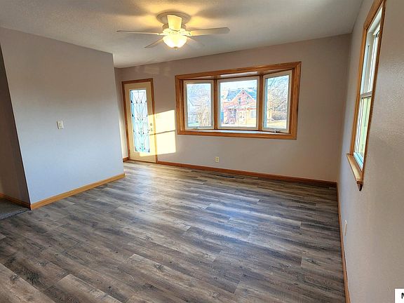 3rd image of 537 4th St NE