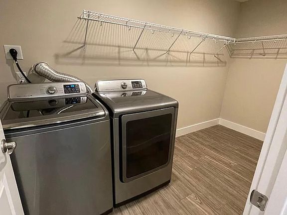 4th image of 3836 Collins Rd