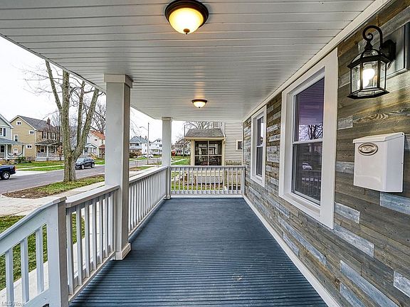 3rd image of 2180 Morrison Ave