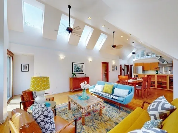 2 Brastow Ave, Somerville, MA 02143