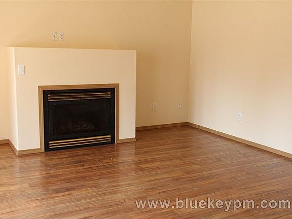 4th image of 1806 NE Edge Park Dr