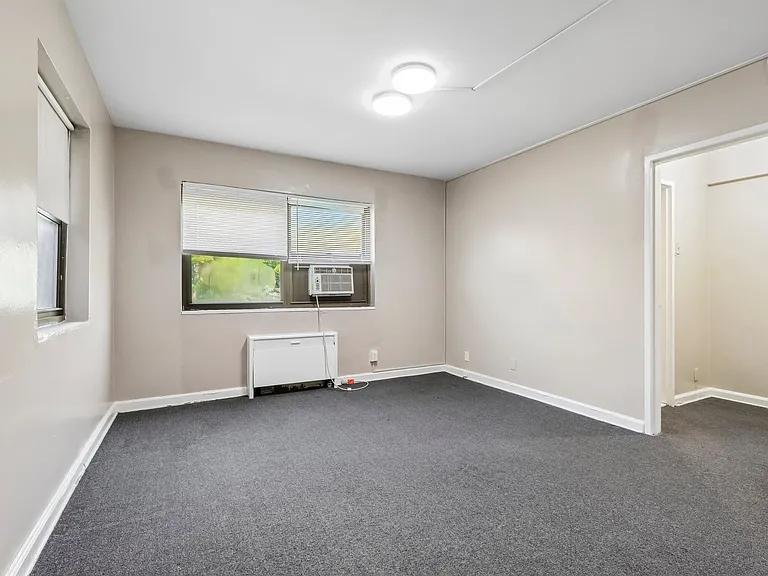 3031 Edwin Ave #4H — Photo 17