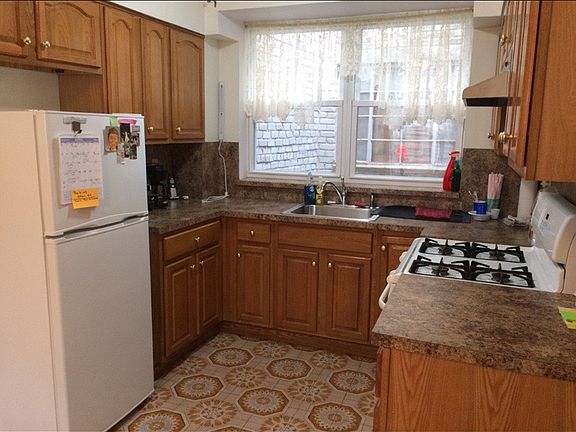 4th image of 146 Bay 13 St #2FL