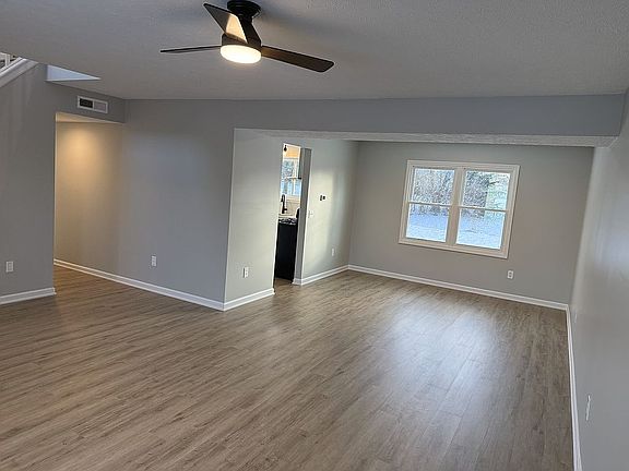3rd image of 817 S Timber Creek Dr