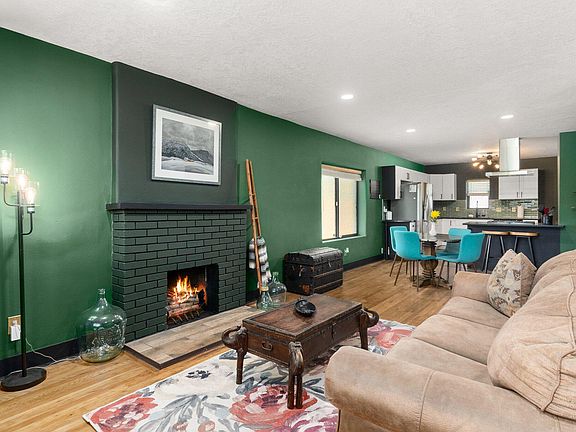 3rd image of 208 Richmond Dr SE