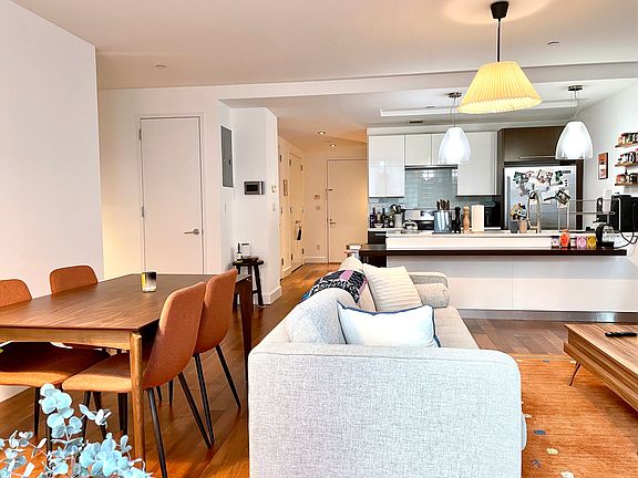 4th image of 217 51st Ave APT 517