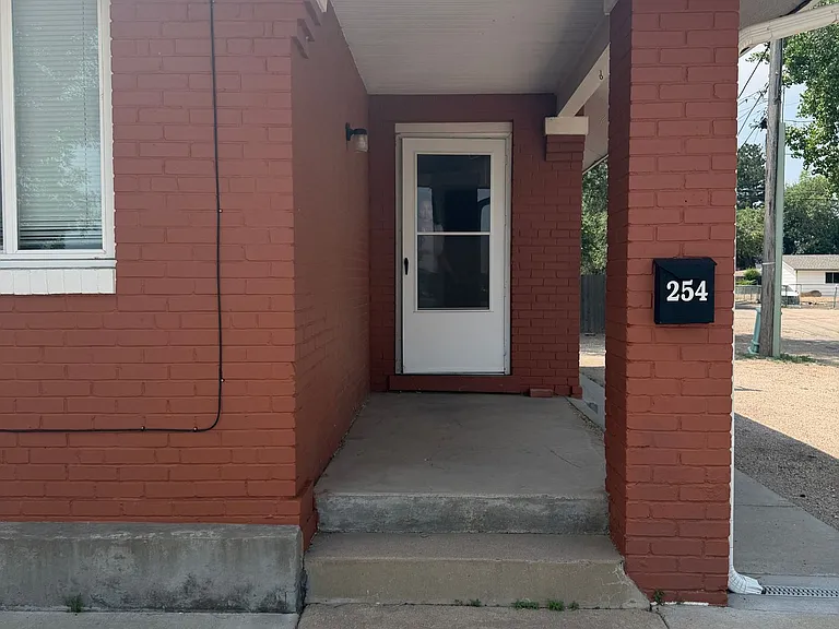 254 Denver St — Photo 1