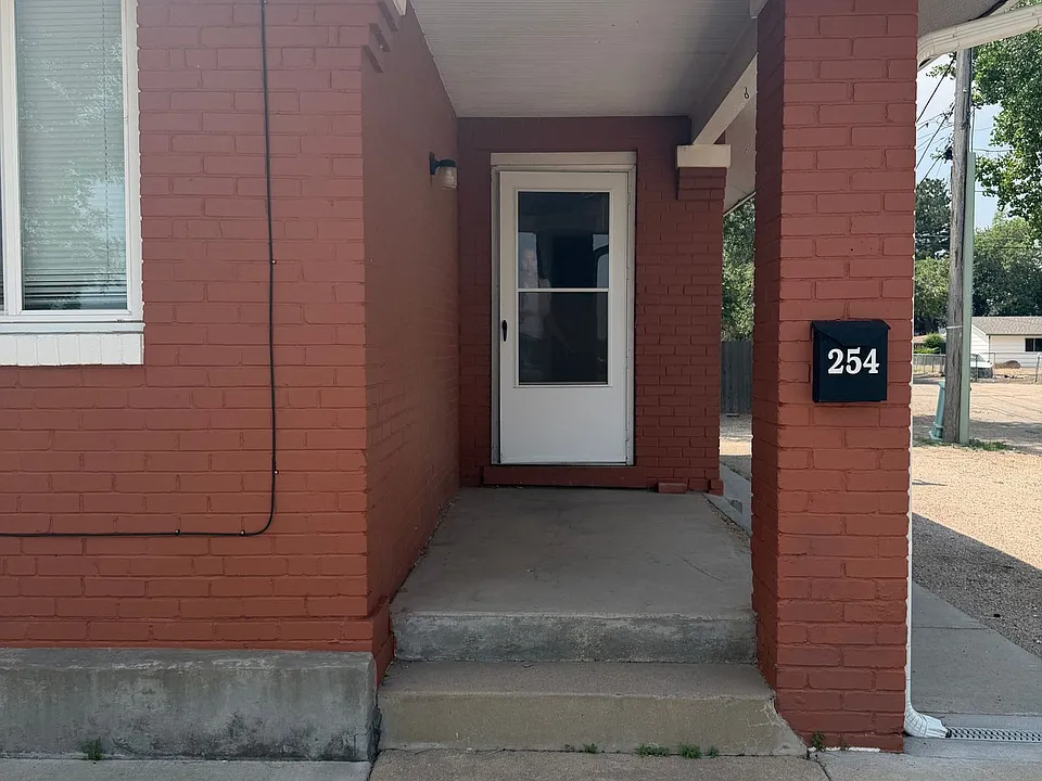 254 Denver St