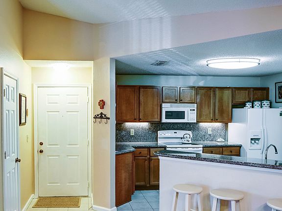 4th image of 800 Ironwood Dr Unit 827