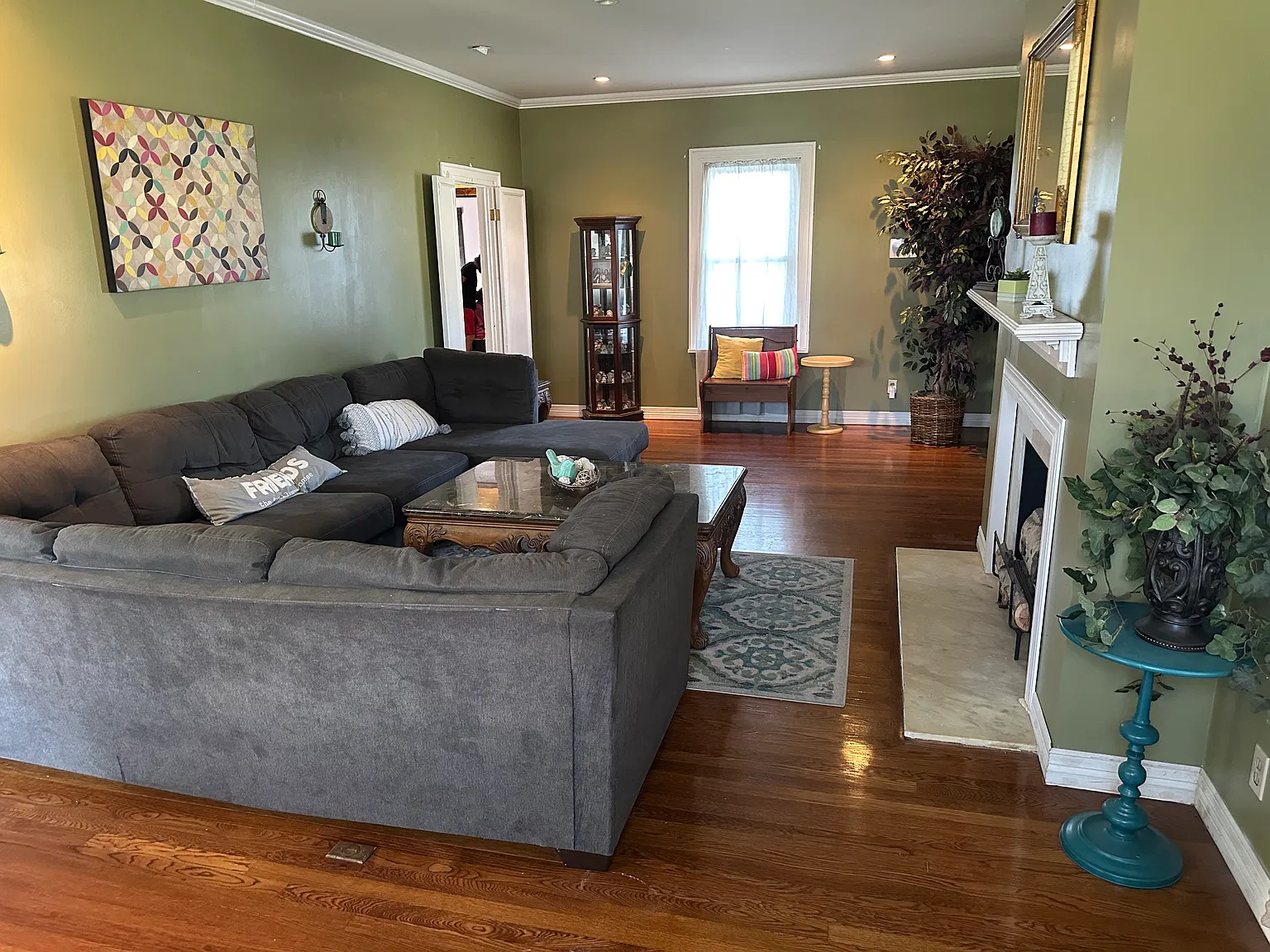 7 bed, 4024 sqft, $2,600 — Photo 2