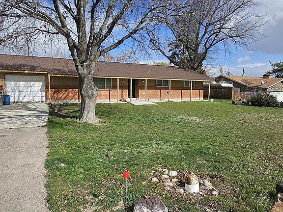 2nd image of 406 W Lindenwood Dr