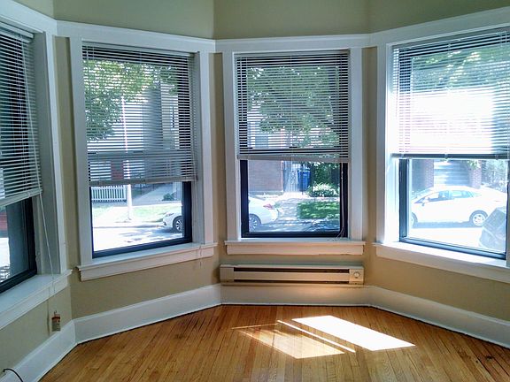 3rd image of 1426 W Winnemac Ave #1E