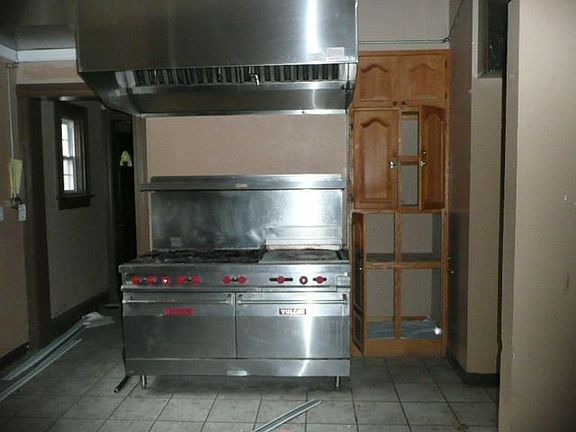 5th image of 831 S Center St
