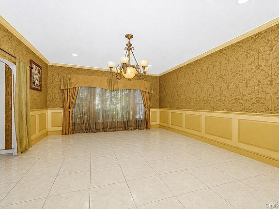 5th image of 4 Rose Court