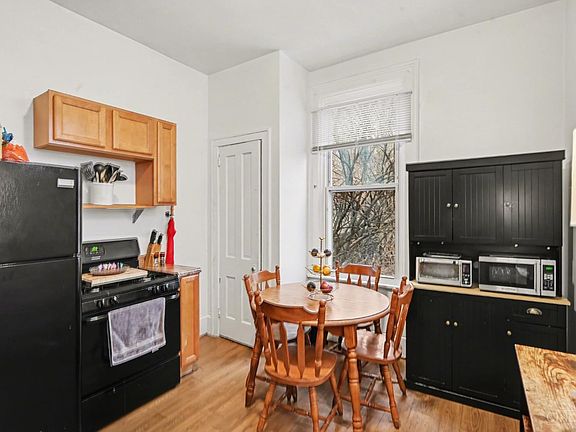 5th image of 218 Fosdick St
