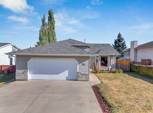 16 W Parson Dr, Sylvan Lake, AB T4S1K4