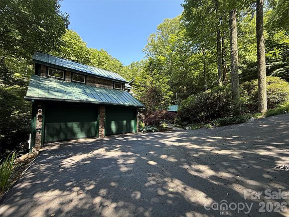 3rd image of 220 Cobble Creek Ln