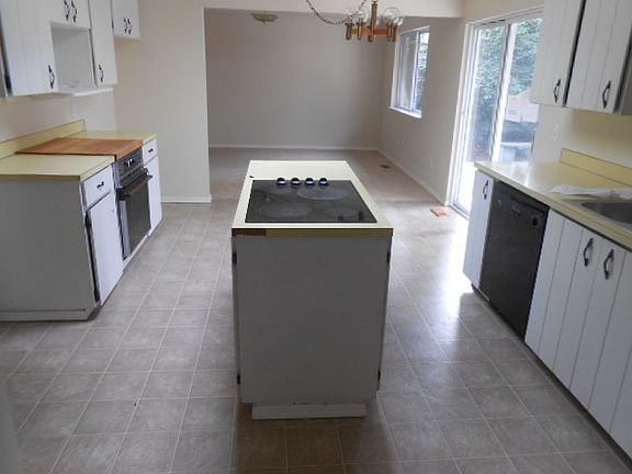 5th image of 7642 S C St